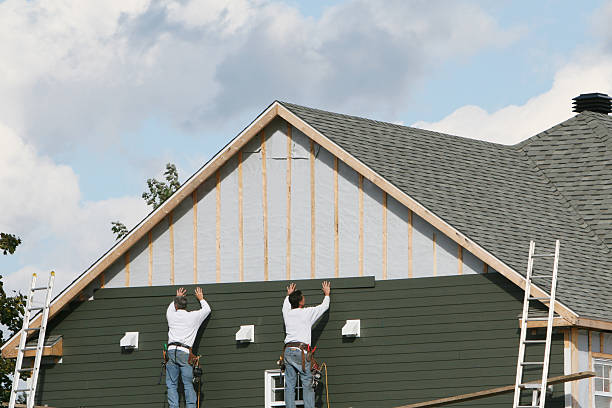 Professional Siding Installation technician working in Weston, NJ